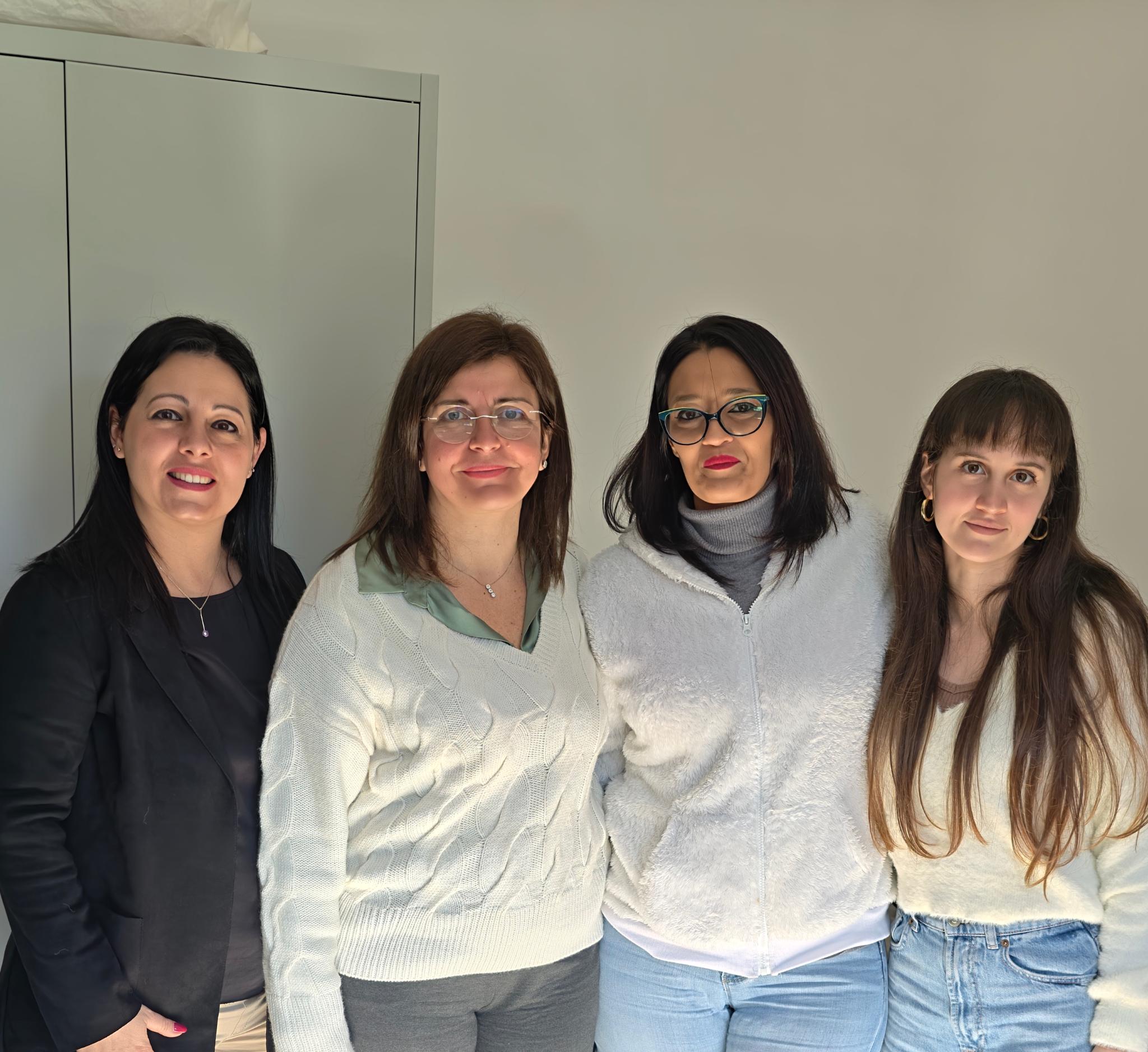 Francesca, referente del terzo settore per il servizio di educativa domiciliare, l’assistente sociale e case manager Lara